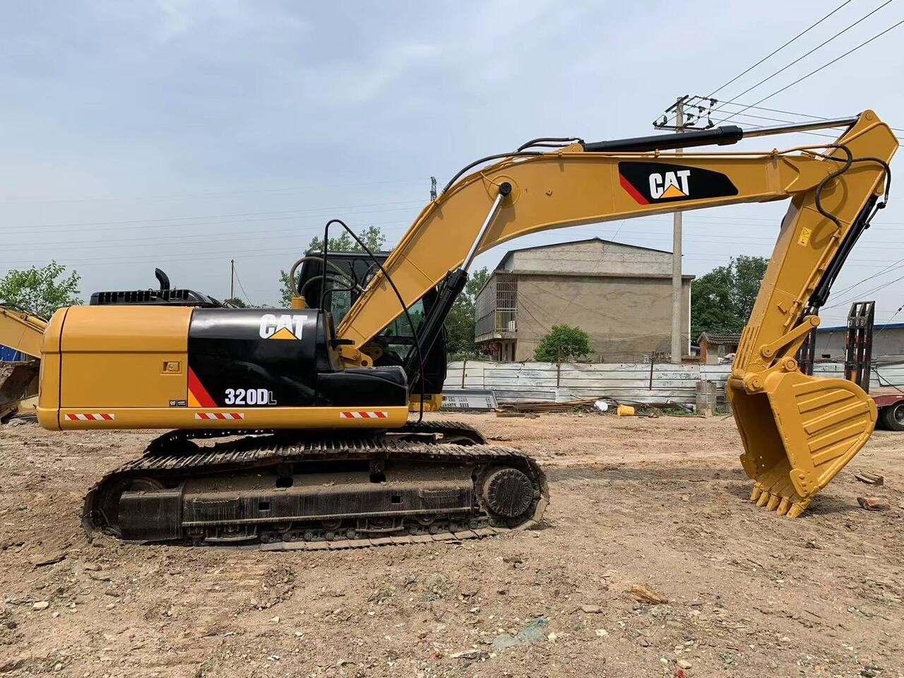 CATERPILLAR 320DL - Ekskavator perayap: gambar 2 CATERPILLAR 320DL - Ekskavator perayap: gambar 2
