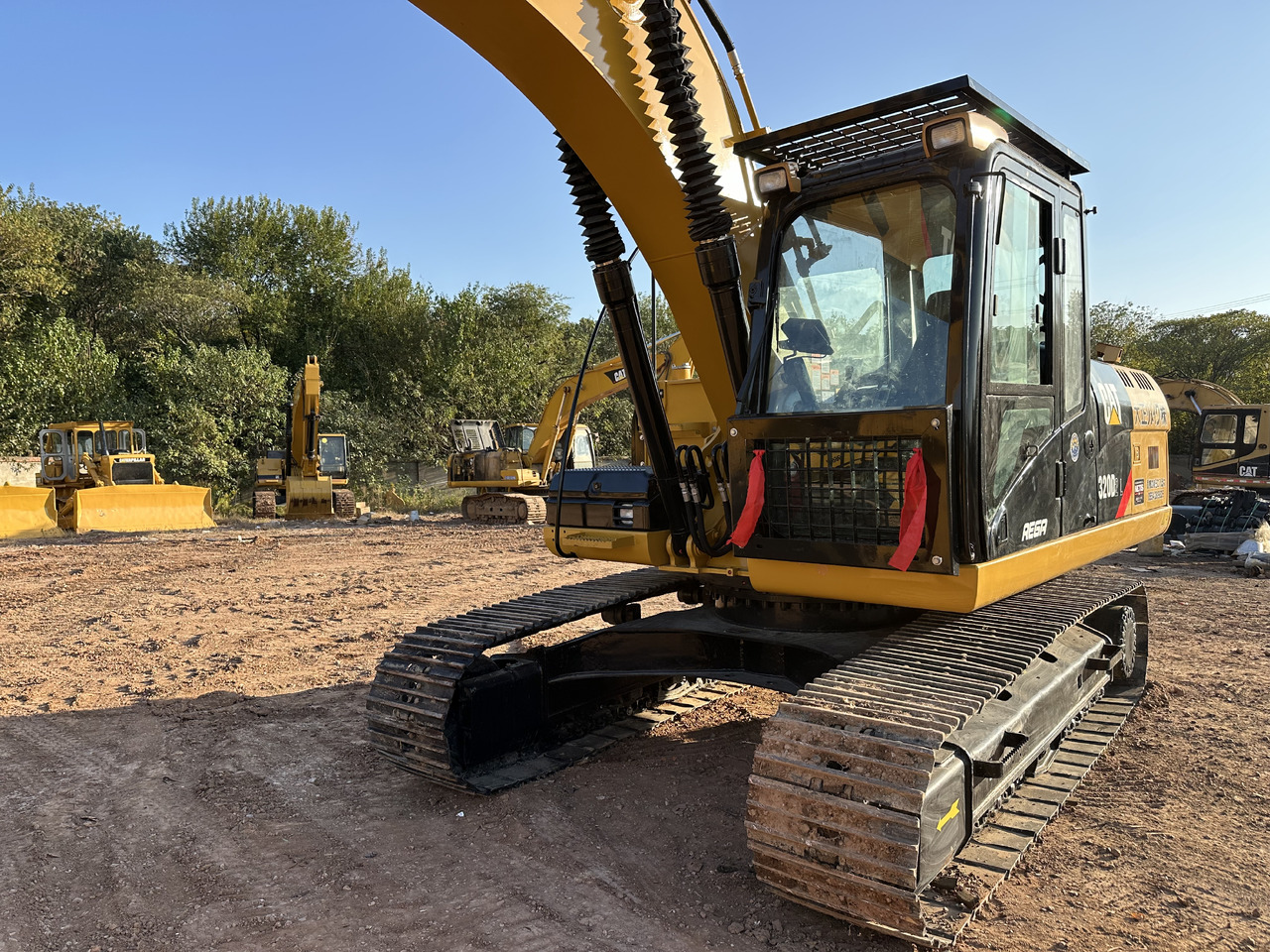 CATERPILLAR 320DL - Ekskavator perayap: gambar 5 CATERPILLAR 320DL - Ekskavator perayap: gambar 5