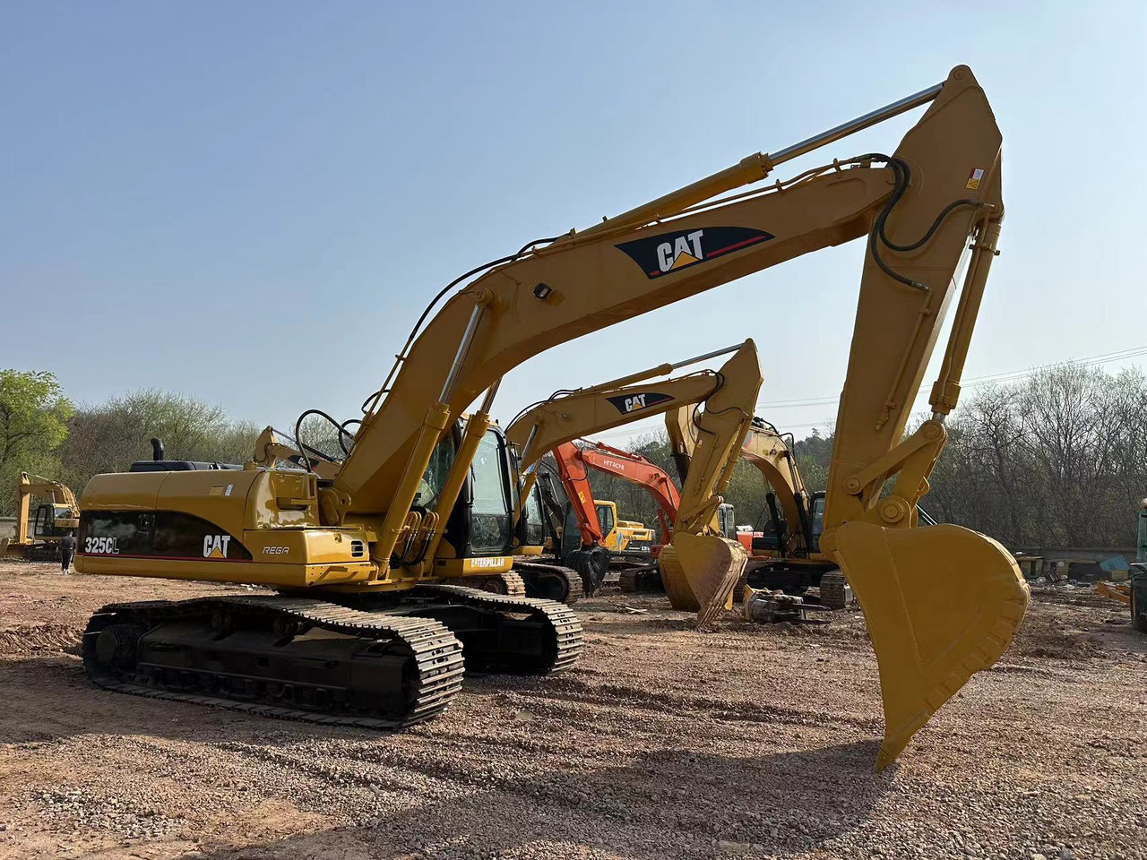CATERPILLAR 325C - Ekskavator perayap: gambar 4 CATERPILLAR 325C - Ekskavator perayap: gambar 4