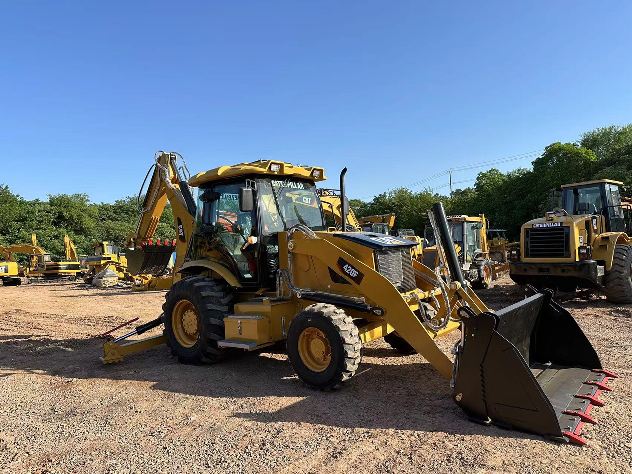 CATERPILLAR 420F2 - Backhoe loader: gambar 2 CATERPILLAR 420F2 - Backhoe loader: gambar 2