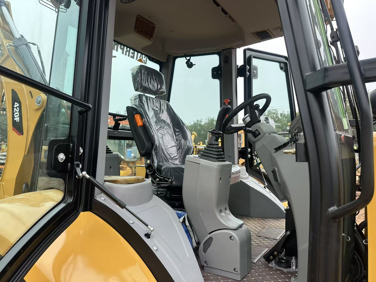 Backhoe loader baru CATERPILLAR 420F2: gambar 6