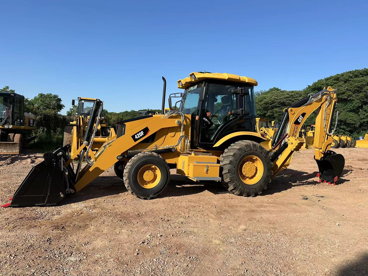 CATERPILLAR 420F2 - Backhoe loader: gambar 4 CATERPILLAR 420F2 - Backhoe loader: gambar 4