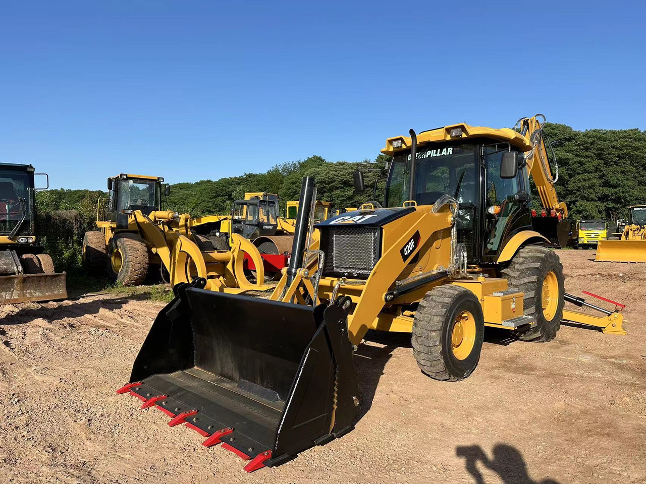 CATERPILLAR 420F2 - Backhoe loader: gambar 1 CATERPILLAR 420F2 - Backhoe loader: gambar 1