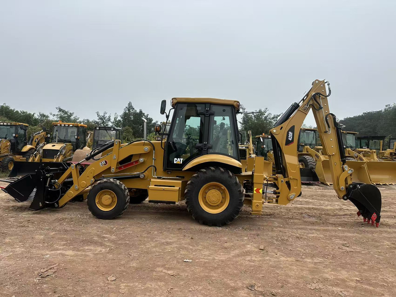 CATERPILLAR 420F2 - Backhoe loader: gambar 4 CATERPILLAR 420F2 - Backhoe loader: gambar 4