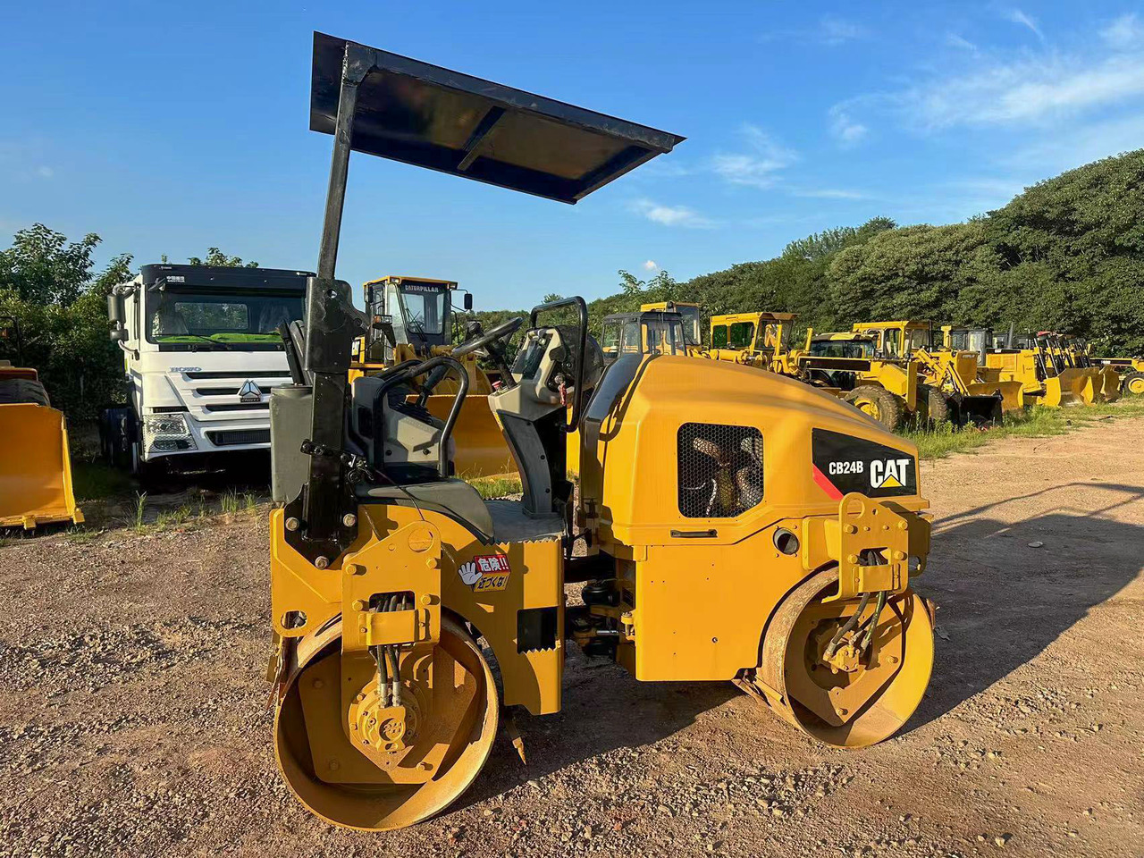 CATERPILLAR CB24B - Roller: gambar 4 CATERPILLAR CB24B - Roller: gambar 4