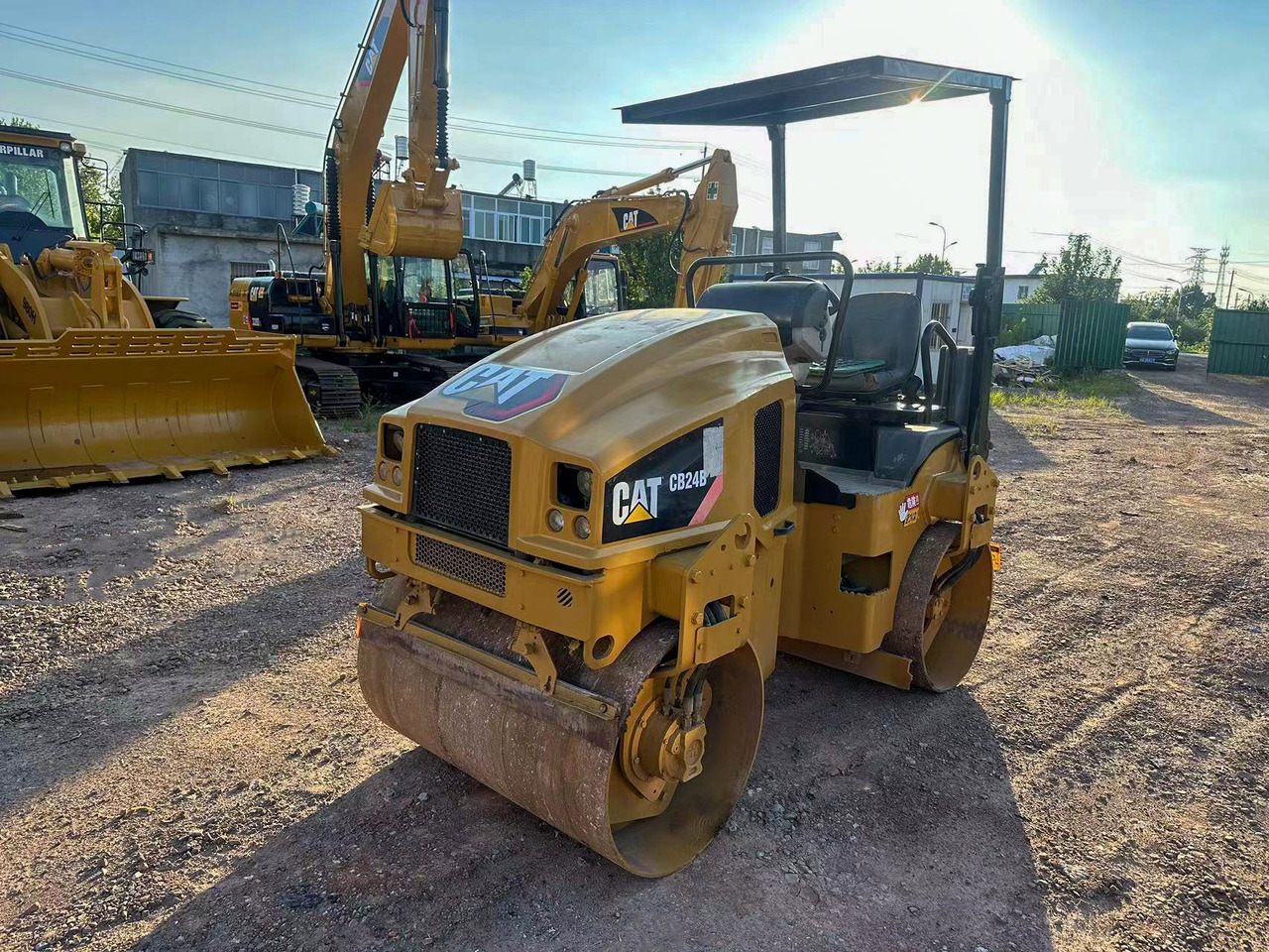 CATERPILLAR CB24B - Roller: gambar 2 CATERPILLAR CB24B - Roller: gambar 2