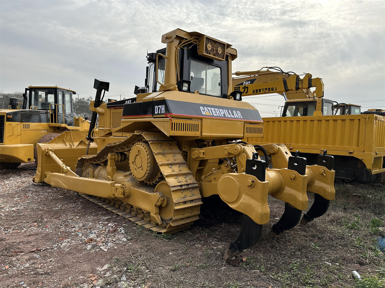 CATERPILLAR D7H - Bulldozer: gambar 3 CATERPILLAR D7H - Bulldozer: gambar 3