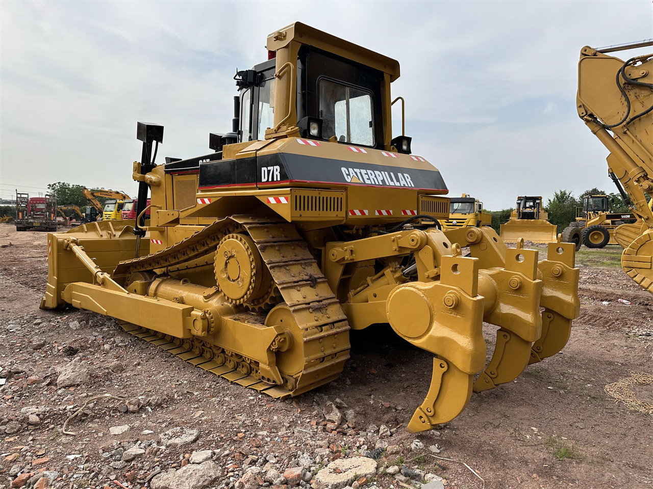 CATERPILLAR D7R - Bulldozer: gambar 1 CATERPILLAR D7R - Bulldozer: gambar 1