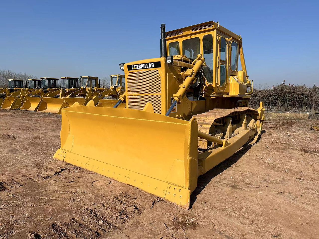 CATERPILLAR D8K - Bulldozer: gambar 5 CATERPILLAR D8K - Bulldozer: gambar 5