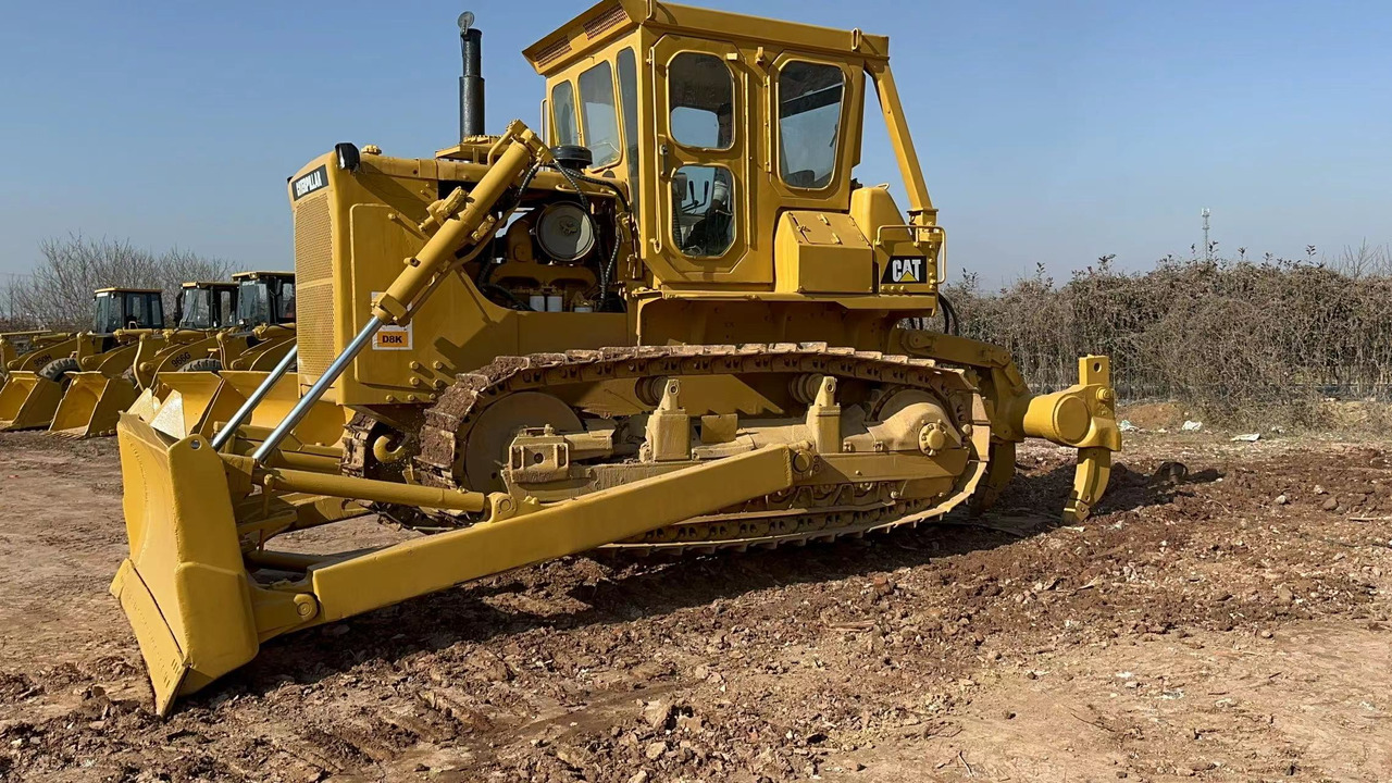 CATERPILLAR D8K - Bulldozer: gambar 1 CATERPILLAR D8K - Bulldozer: gambar 1