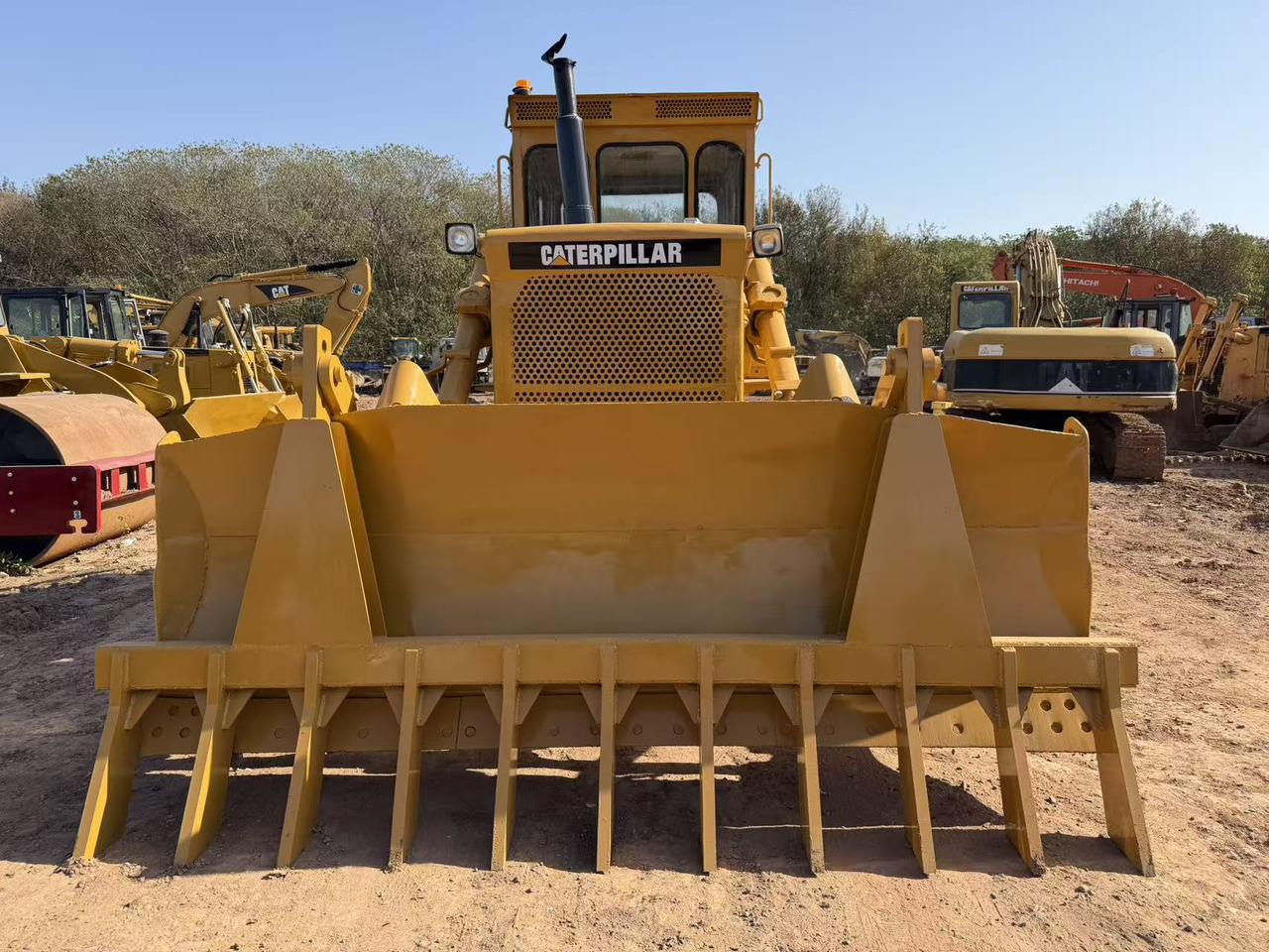 CATERPILLAR D8K - Bulldozer: gambar 3 CATERPILLAR D8K - Bulldozer: gambar 3
