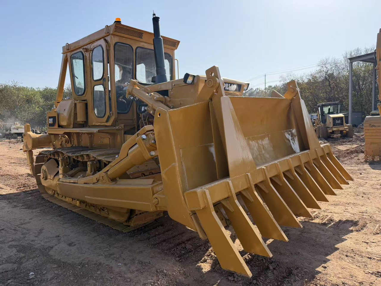 CATERPILLAR D8K - Bulldozer: gambar 2 CATERPILLAR D8K - Bulldozer: gambar 2