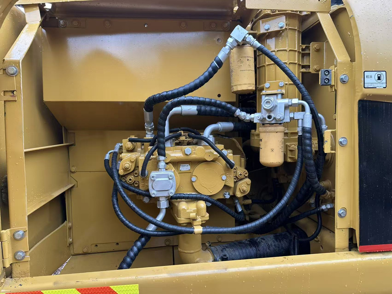 Caterpillar 320CL - Ekskavator perayap: gambar 4 Caterpillar 320CL - Ekskavator perayap: gambar 4