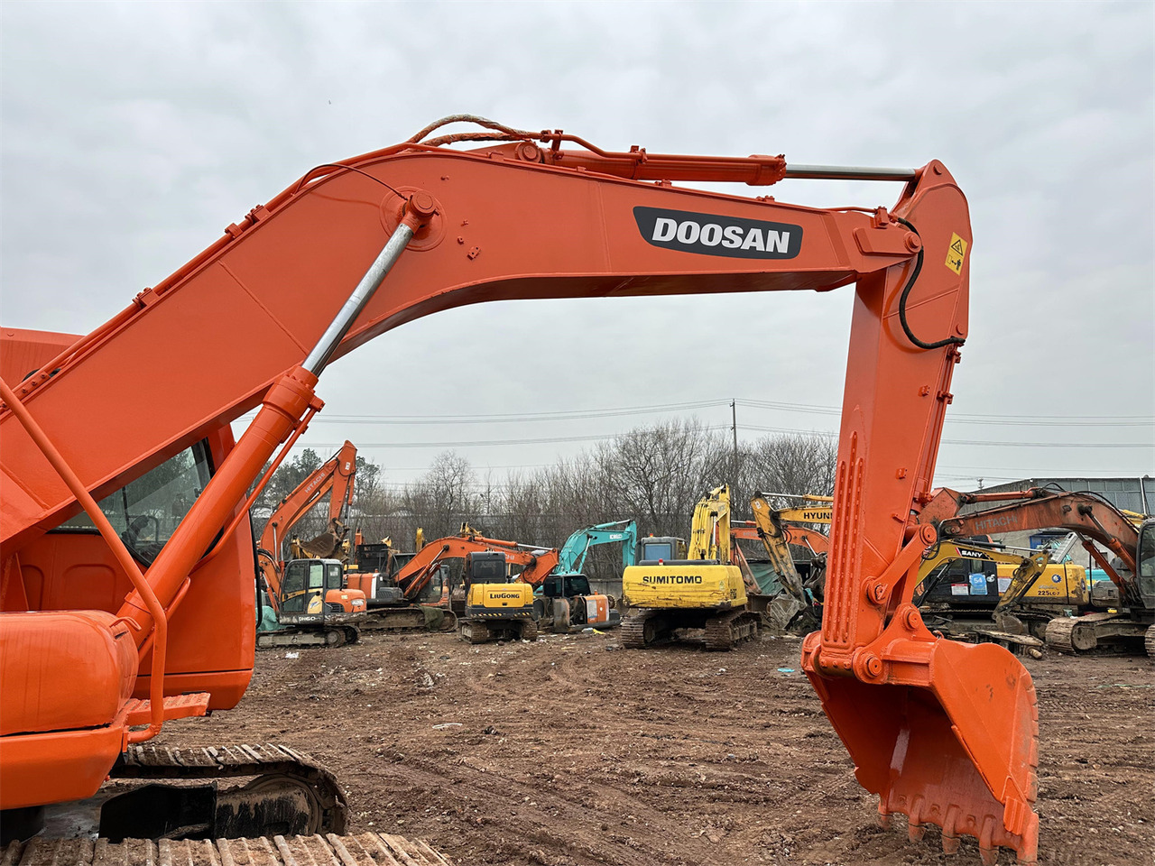 DOOSAN DH220 excavator - Ekskavator perayap: gambar 4 DOOSAN DH220 excavator - Ekskavator perayap: gambar 4