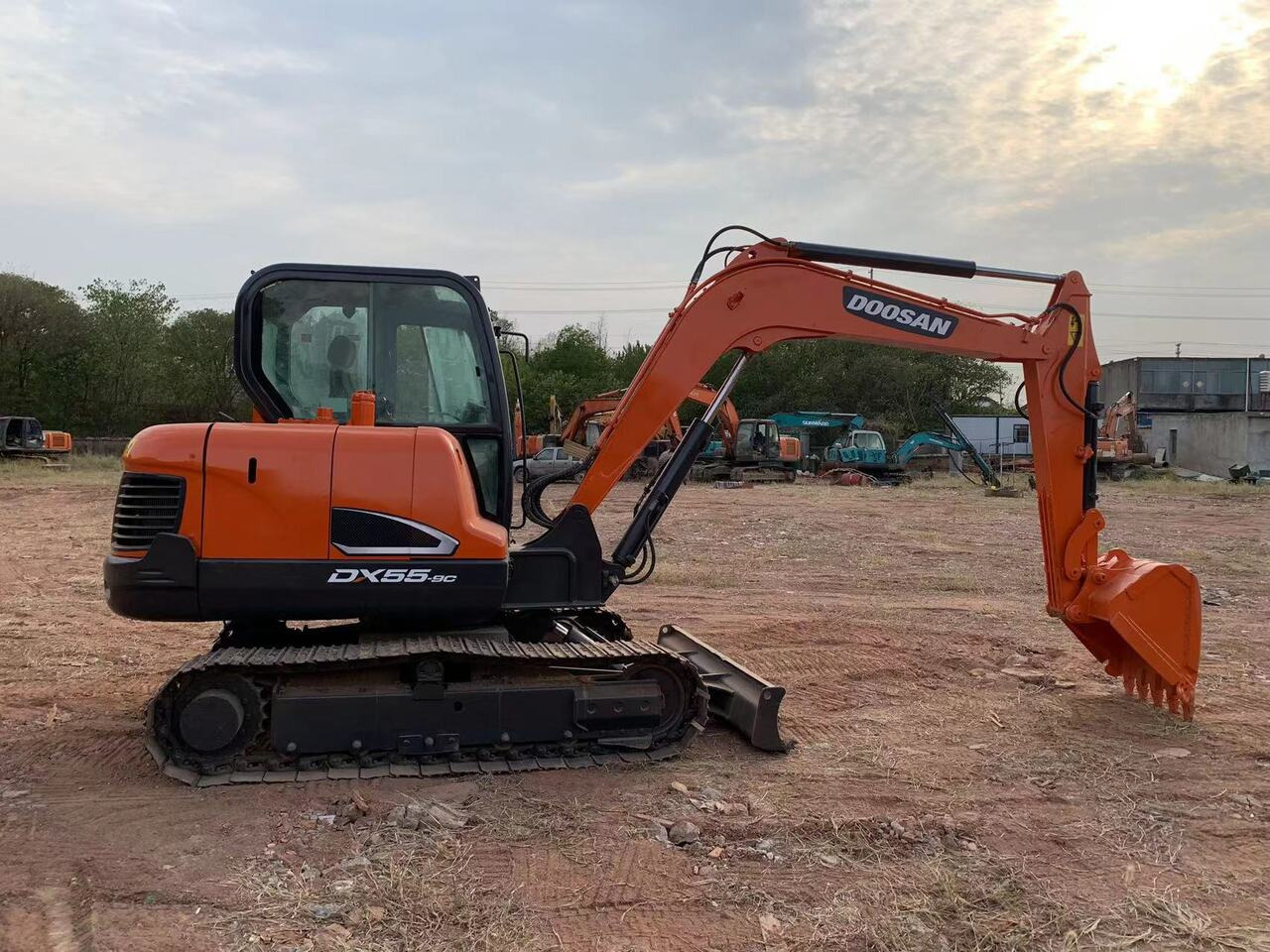 DOOSAN DX55 - Ekskavator: gambar 1 DOOSAN DX55 - Ekskavator: gambar 1