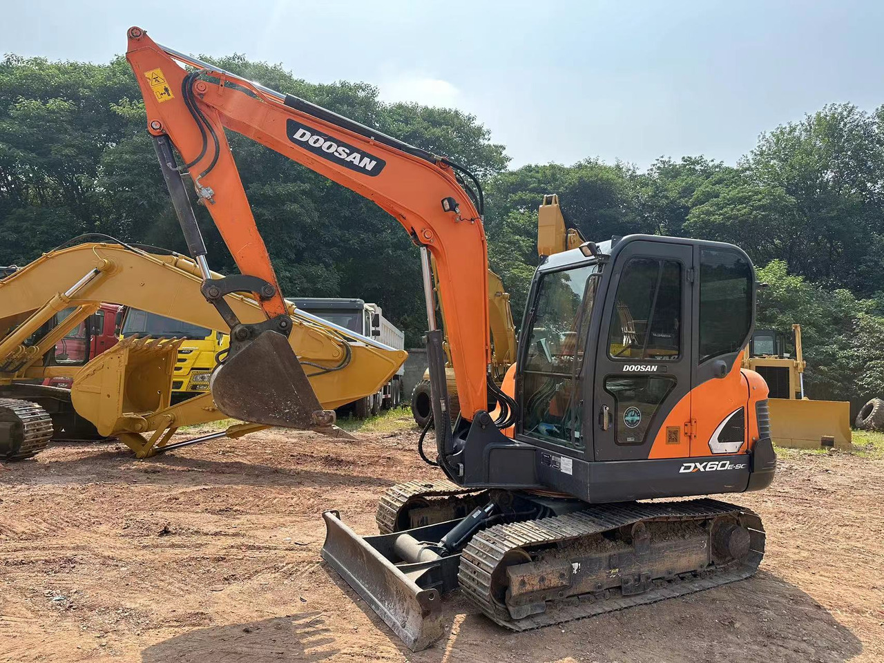 DOOSAN DX60 - Ekskavator mini: gambar 1 DOOSAN DX60 - Ekskavator mini: gambar 1