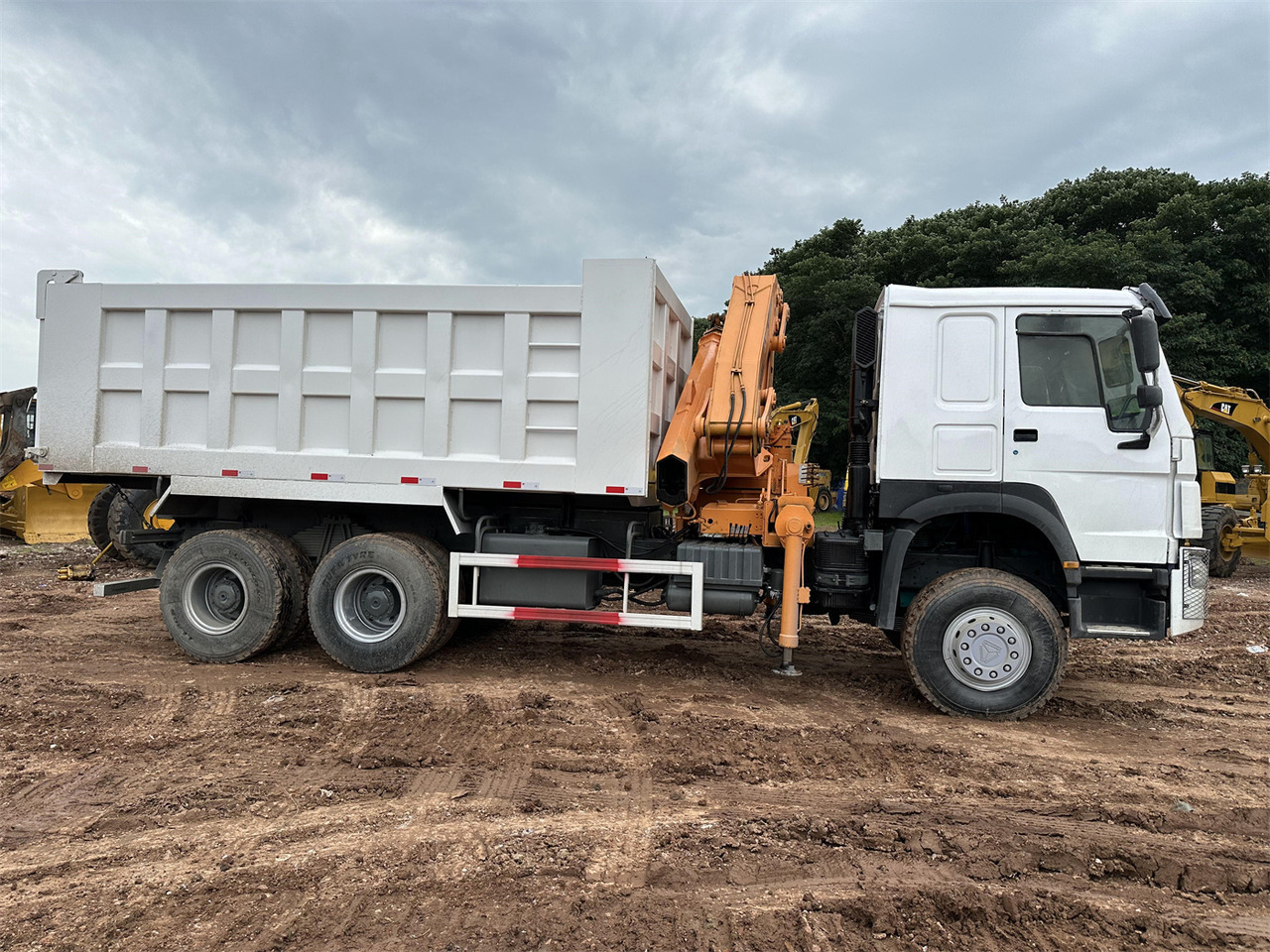 HOWO 371 Mounted Crane Dump truck - Truk derek: gambar 5 HOWO 371 Mounted Crane Dump truck - Truk derek: gambar 5