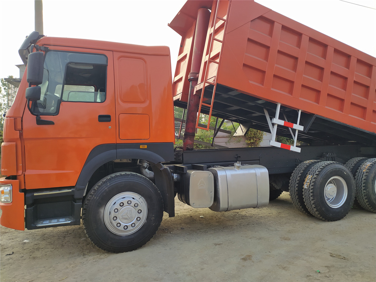 Truk jungkit HOWO 371hp: gambar 9