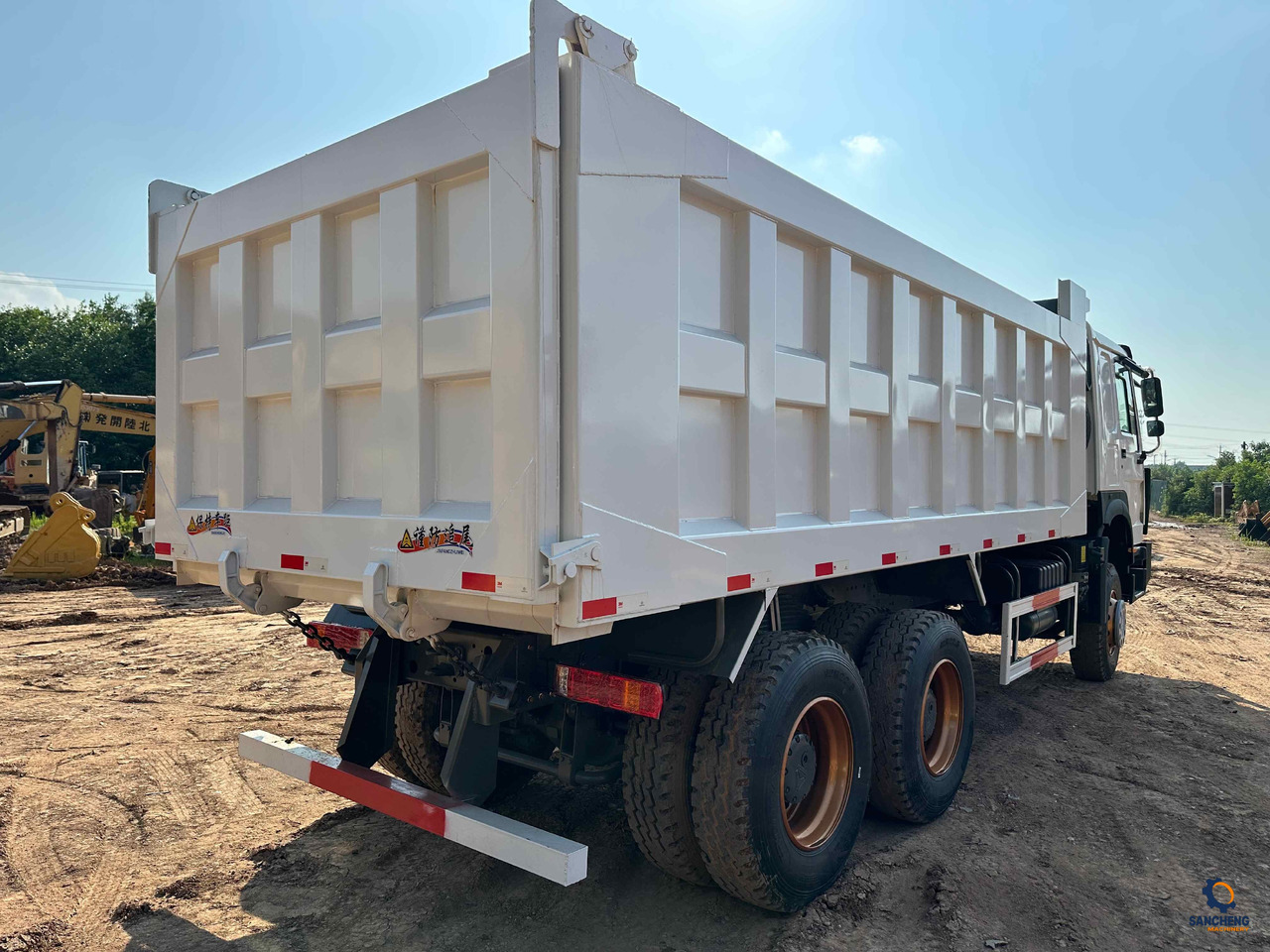 Truk jungkit HOWO 400: gambar 8