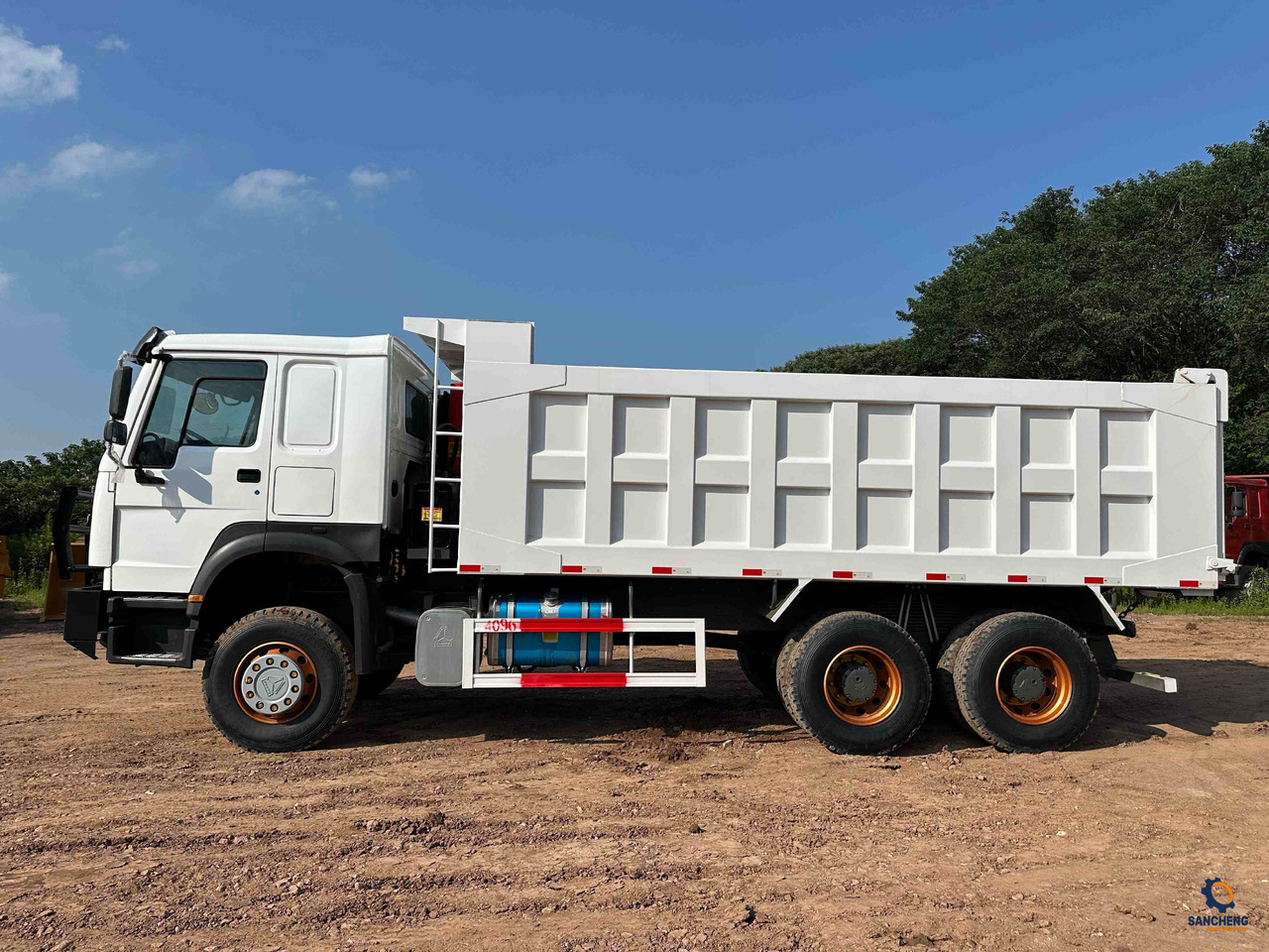 Truk jungkit HOWO 400: gambar 6