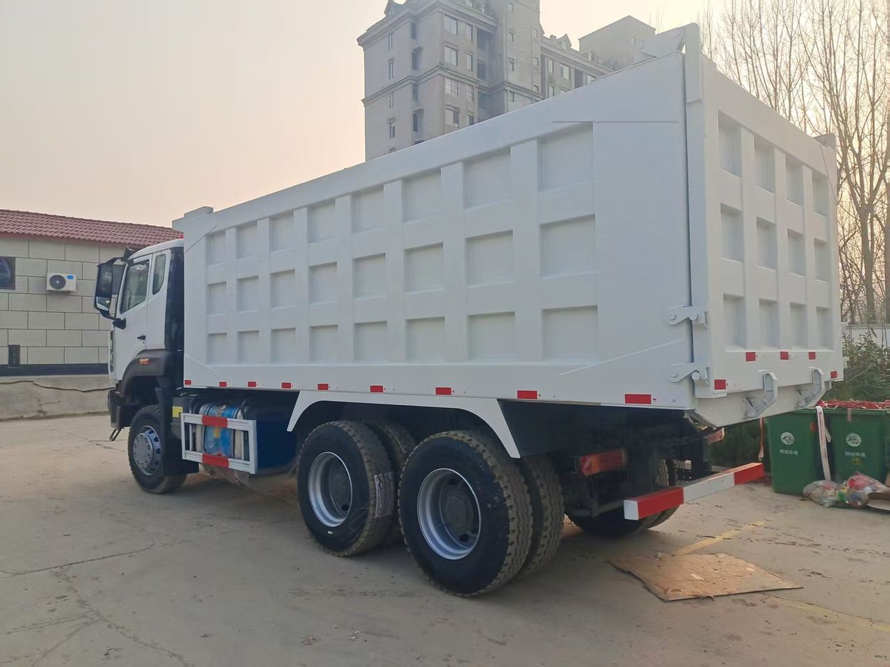 HOWO NX 371HP - Truk jungkit: gambar 4 HOWO NX 371HP - Truk jungkit: gambar 4