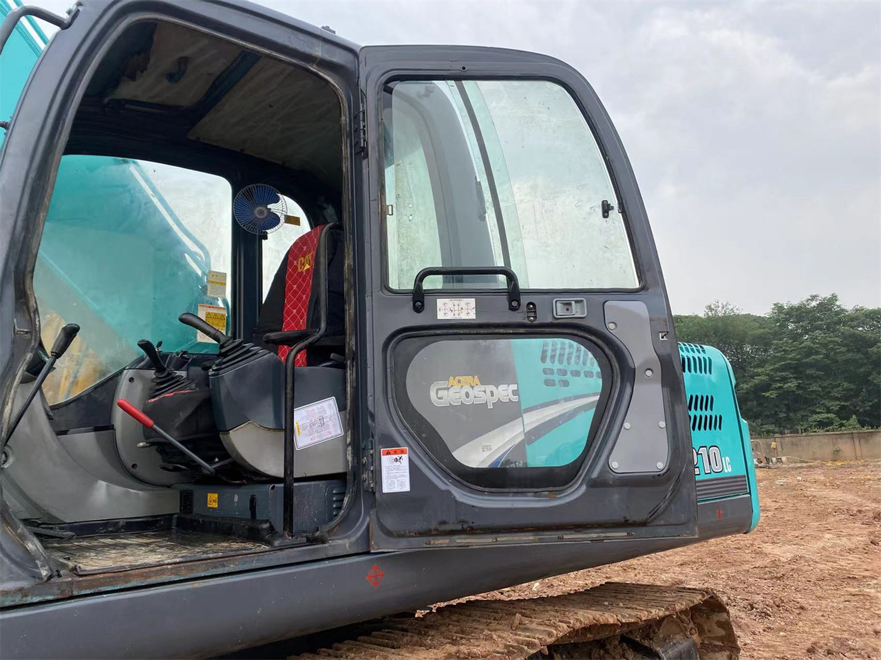KOBELCO SK210LC-8 - Ekskavator perayap: gambar 5 KOBELCO SK210LC-8 - Ekskavator perayap: gambar 5