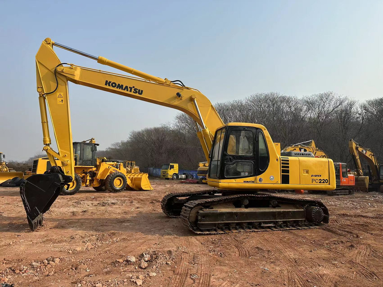 KOMATSU PC220-6 - Ekskavator perayap: gambar 3 KOMATSU PC220-6 - Ekskavator perayap: gambar 3
