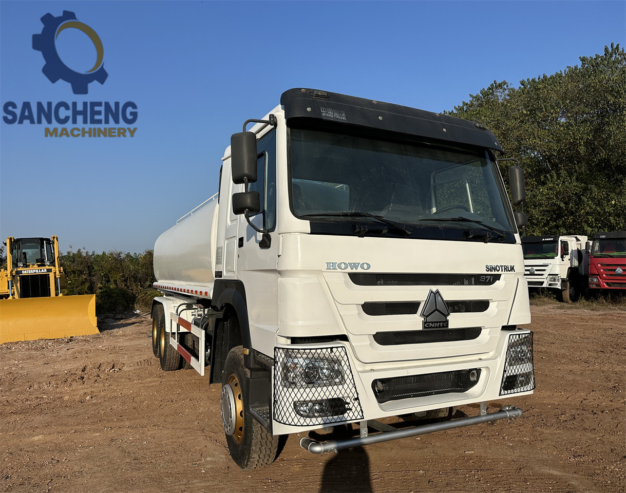 SINOTRUK HOWO 371 6x4 Water Tanker Truck - Truk tangki: gambar 3 SINOTRUK HOWO 371 6x4 Water Tanker Truck - Truk tangki: gambar 3
