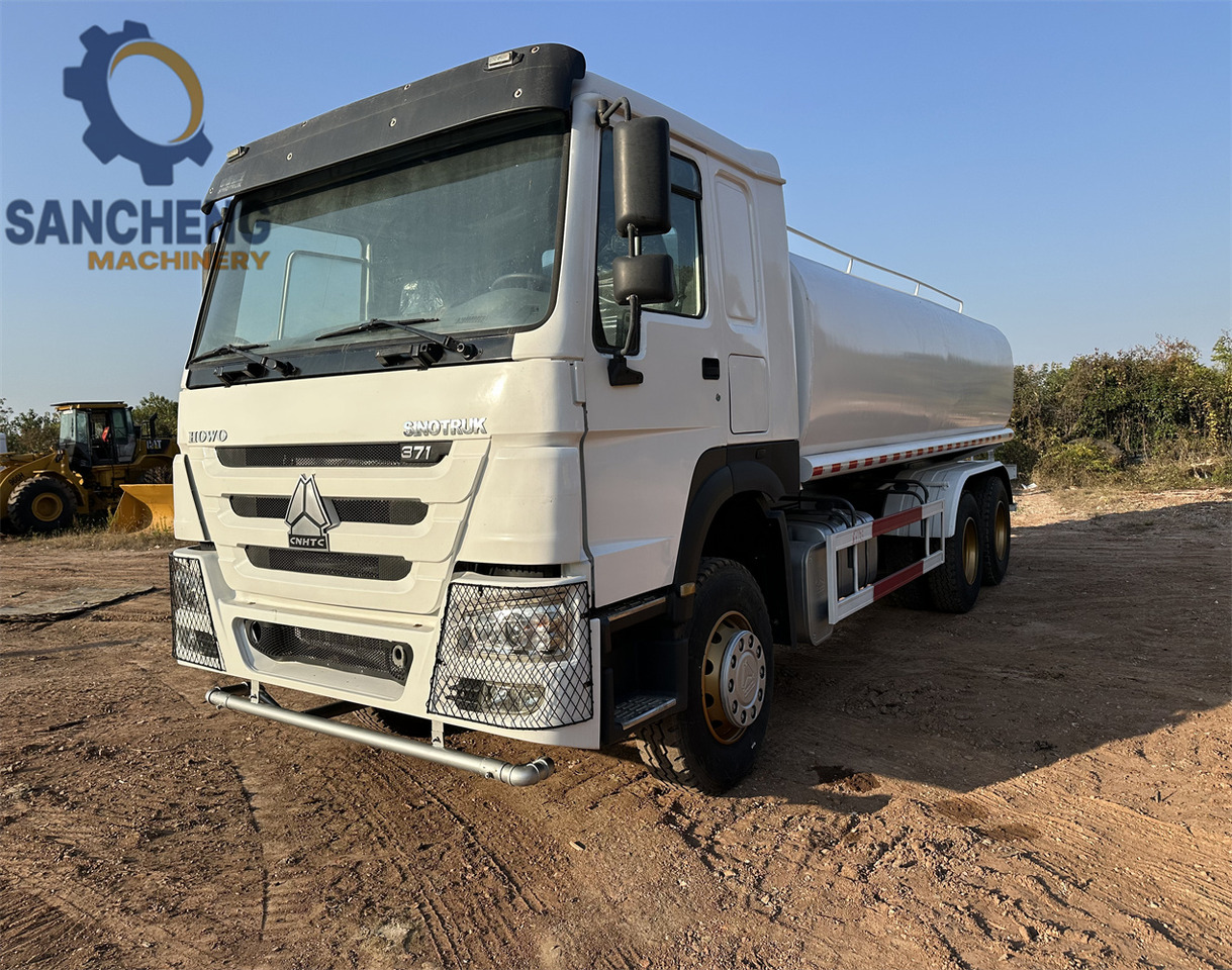 SINOTRUK HOWO 371 6x4 Water Tanker Truck - Truk tangki: gambar 1 SINOTRUK HOWO 371 6x4 Water Tanker Truck - Truk tangki: gambar 1