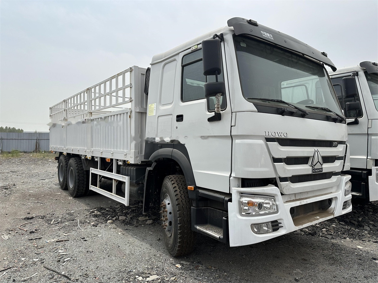 SINOTRUK HOWO 371 Cargo truck - Truk pengangkut hewan: gambar 1 SINOTRUK HOWO 371 Cargo truck - Truk pengangkut hewan: gambar 1