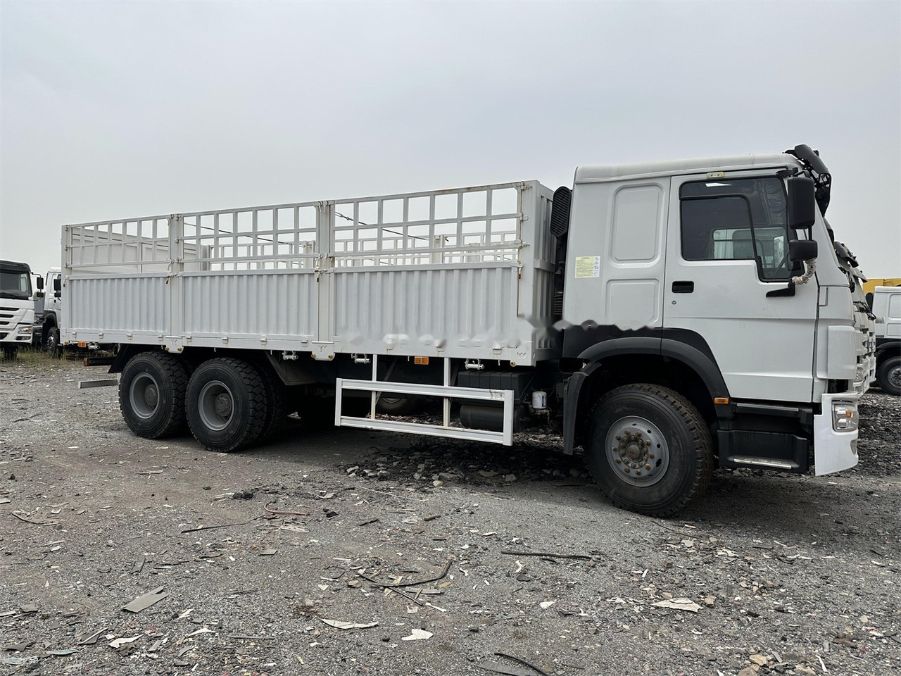 SINOTRUK HOWO 371 Cargo truck - Truk pengangkut hewan: gambar 2 SINOTRUK HOWO 371 Cargo truck - Truk pengangkut hewan: gambar 2