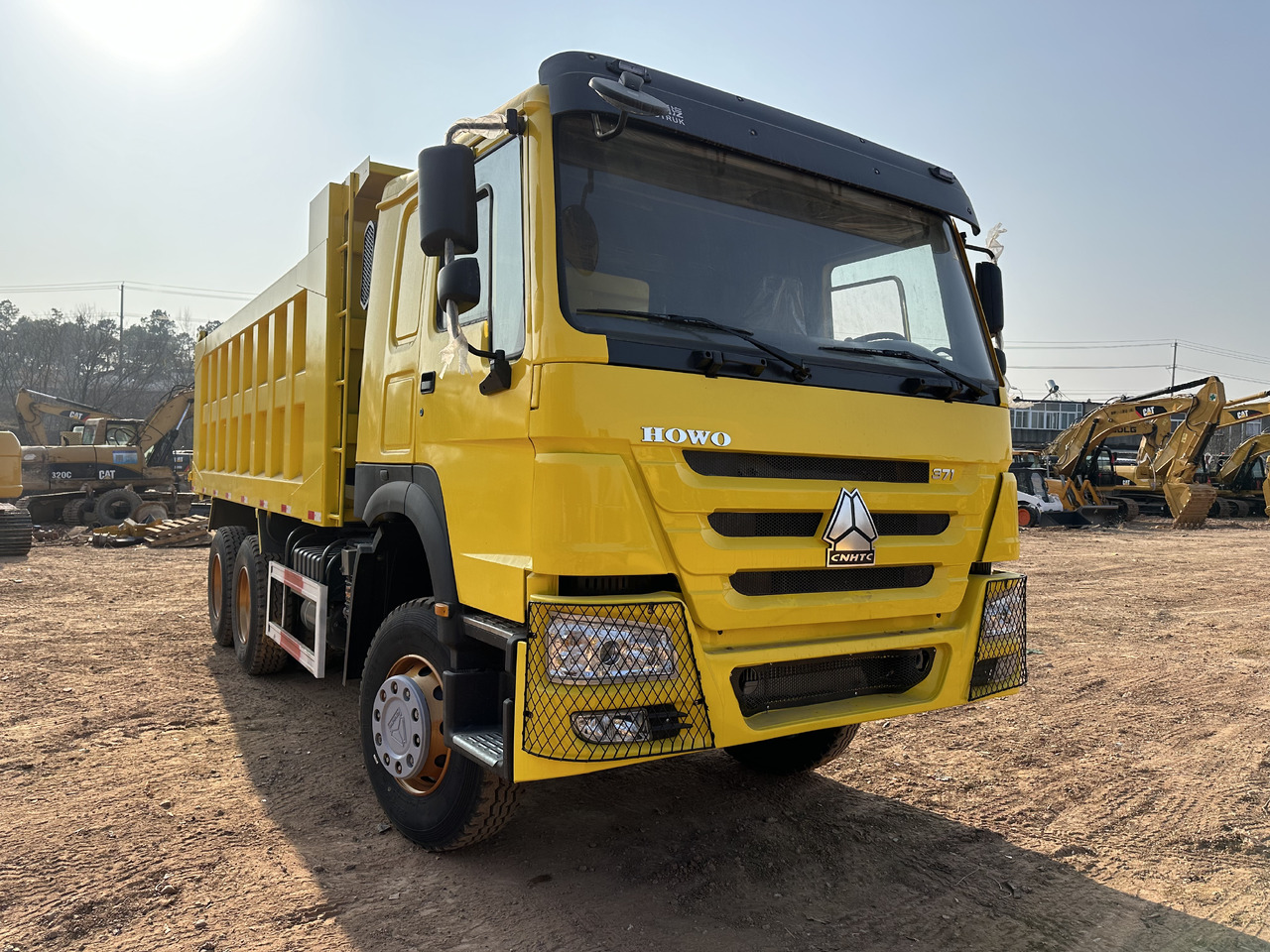SINOTRUK HOWO 371 - Truk jungkit: gambar 3 SINOTRUK HOWO 371 - Truk jungkit: gambar 3