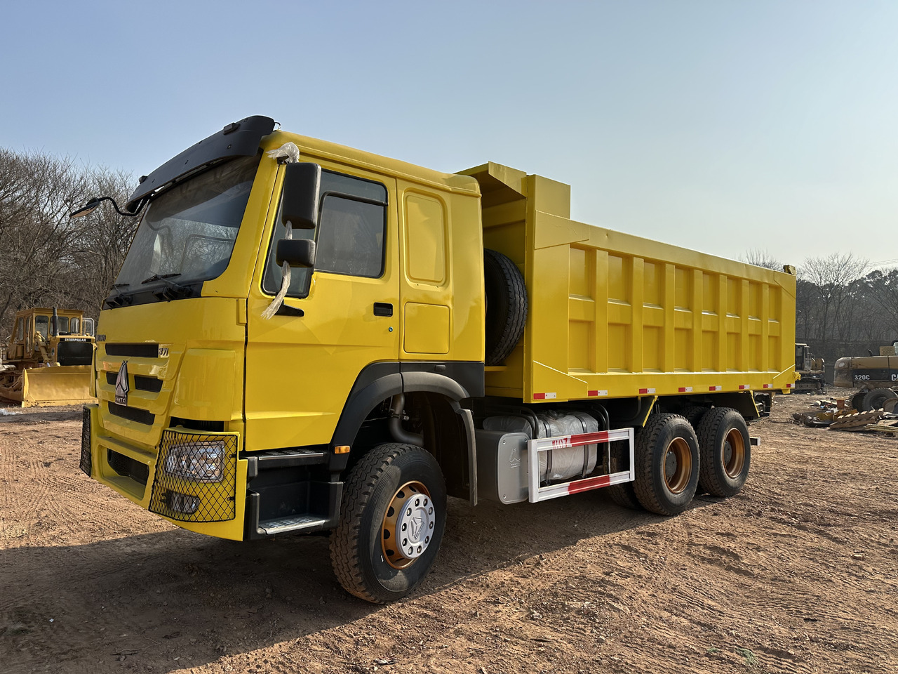 SINOTRUK HOWO 371 - Truk jungkit: gambar 2 SINOTRUK HOWO 371 - Truk jungkit: gambar 2