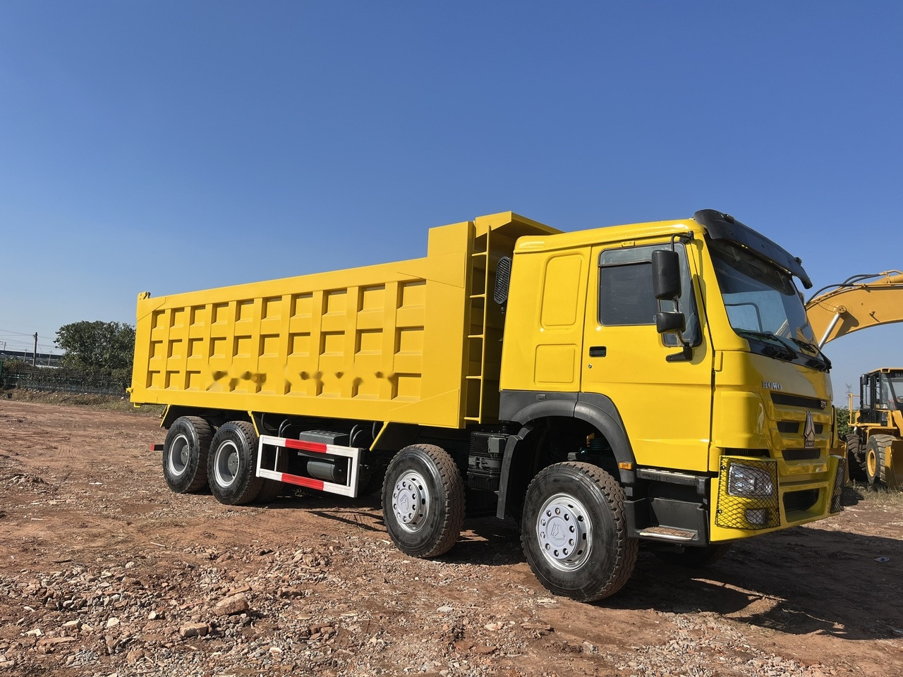 SINOTRUK HOWO 371 Dump Truck 8x4 - Truk jungkit: gambar 1 SINOTRUK HOWO 371 Dump Truck 8x4 - Truk jungkit: gambar 1