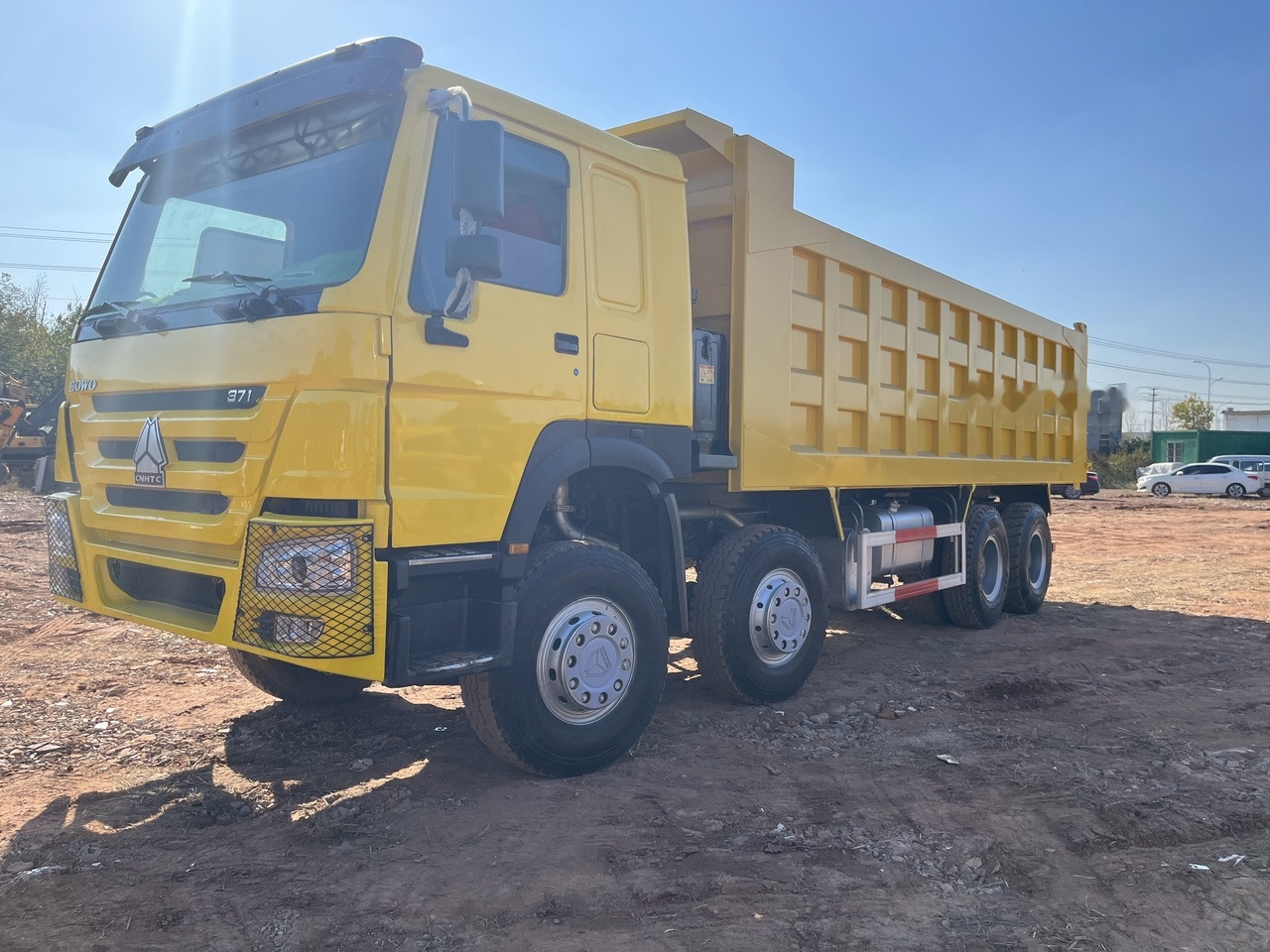 SINOTRUK HOWO 371 Dump Truck 8x4 - Truk jungkit: gambar 5 SINOTRUK HOWO 371 Dump Truck 8x4 - Truk jungkit: gambar 5