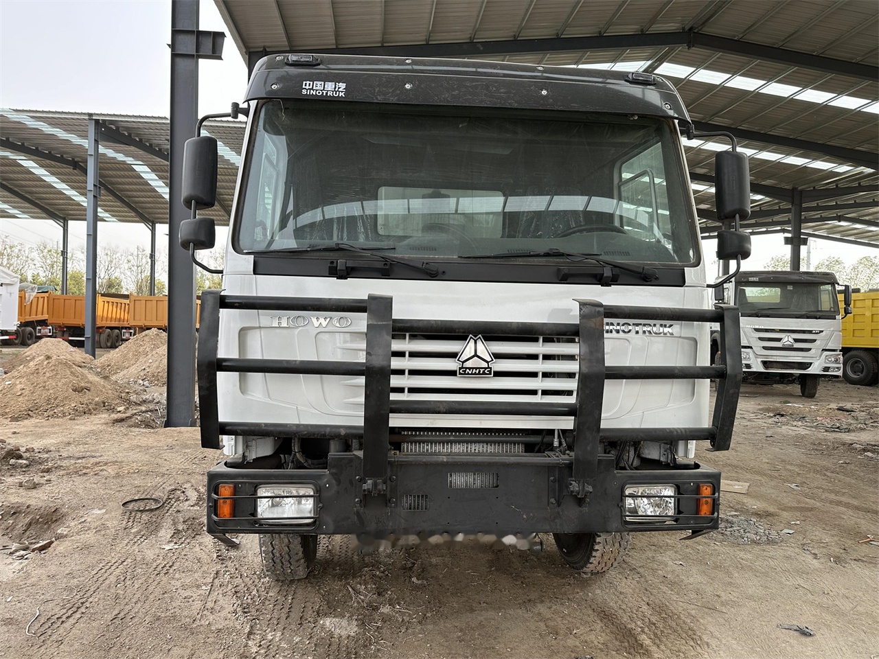 SINOTRUK HOWO 371 Dump Truck - Truk jungkit: gambar 2 SINOTRUK HOWO 371 Dump Truck - Truk jungkit: gambar 2