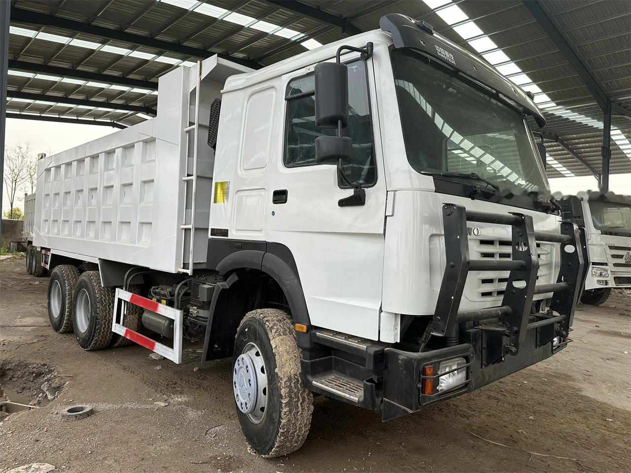 SINOTRUK HOWO 371 Dump Truck - Truk jungkit: gambar 1 SINOTRUK HOWO 371 Dump Truck - Truk jungkit: gambar 1
