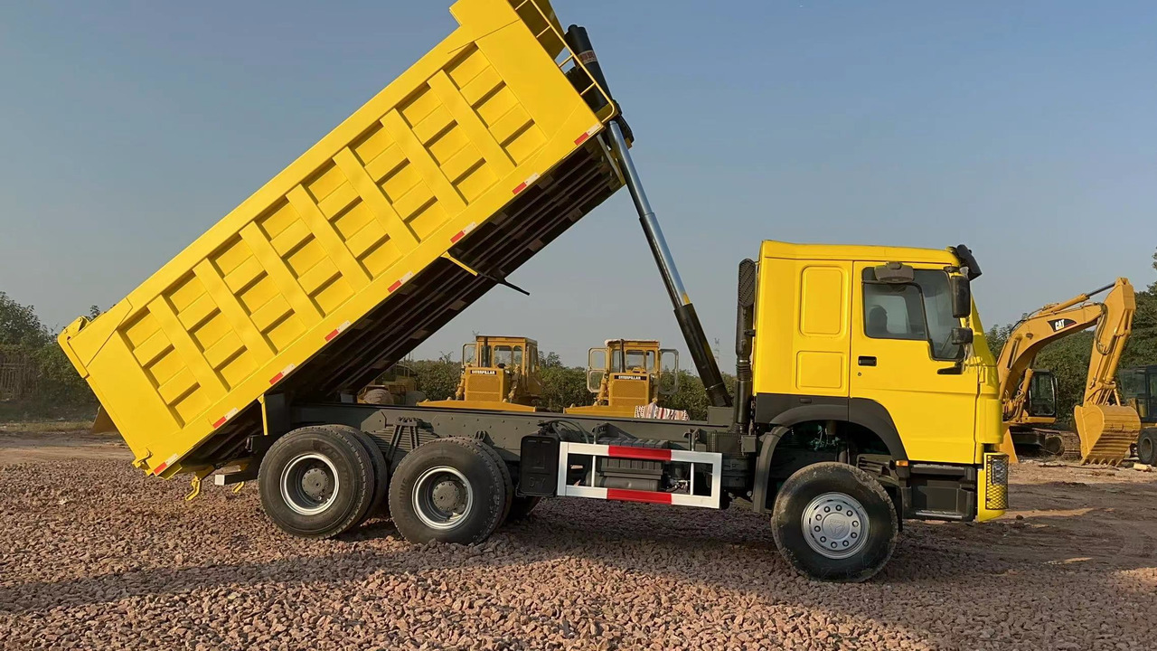 SINOTRUK HOWO 371 Dump Truck - Truk jungkit: gambar 2 SINOTRUK HOWO 371 Dump Truck - Truk jungkit: gambar 2