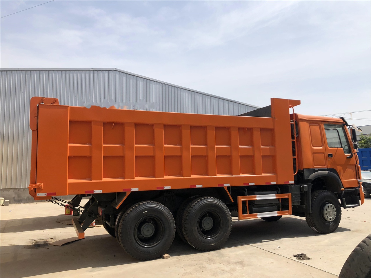 SINOTRUK HOWO 371 Dump truck - Truk jungkit: gambar 5 SINOTRUK HOWO 371 Dump truck - Truk jungkit: gambar 5