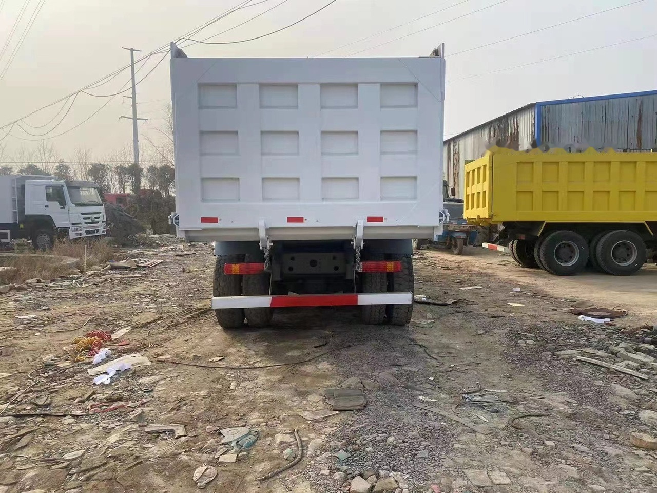 SINOTRUK HOWO 371 Tipper truck - Truk jungkit: gambar 3 SINOTRUK HOWO 371 Tipper truck - Truk jungkit: gambar 3