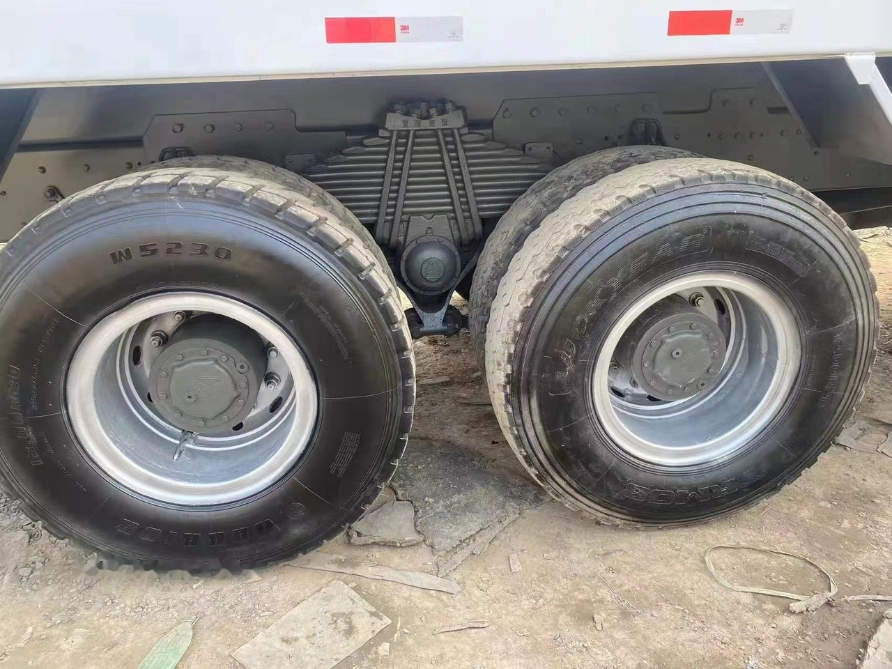 Truk jungkit untuk pengangkutan mesin berat SINOTRUK HOWO 371 Tipper truck: gambar 6