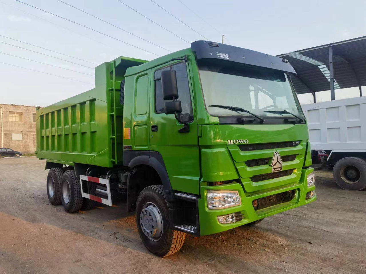 SINOTRUK HOWO 375 - Truk jungkit: gambar 1 SINOTRUK HOWO 375 - Truk jungkit: gambar 1