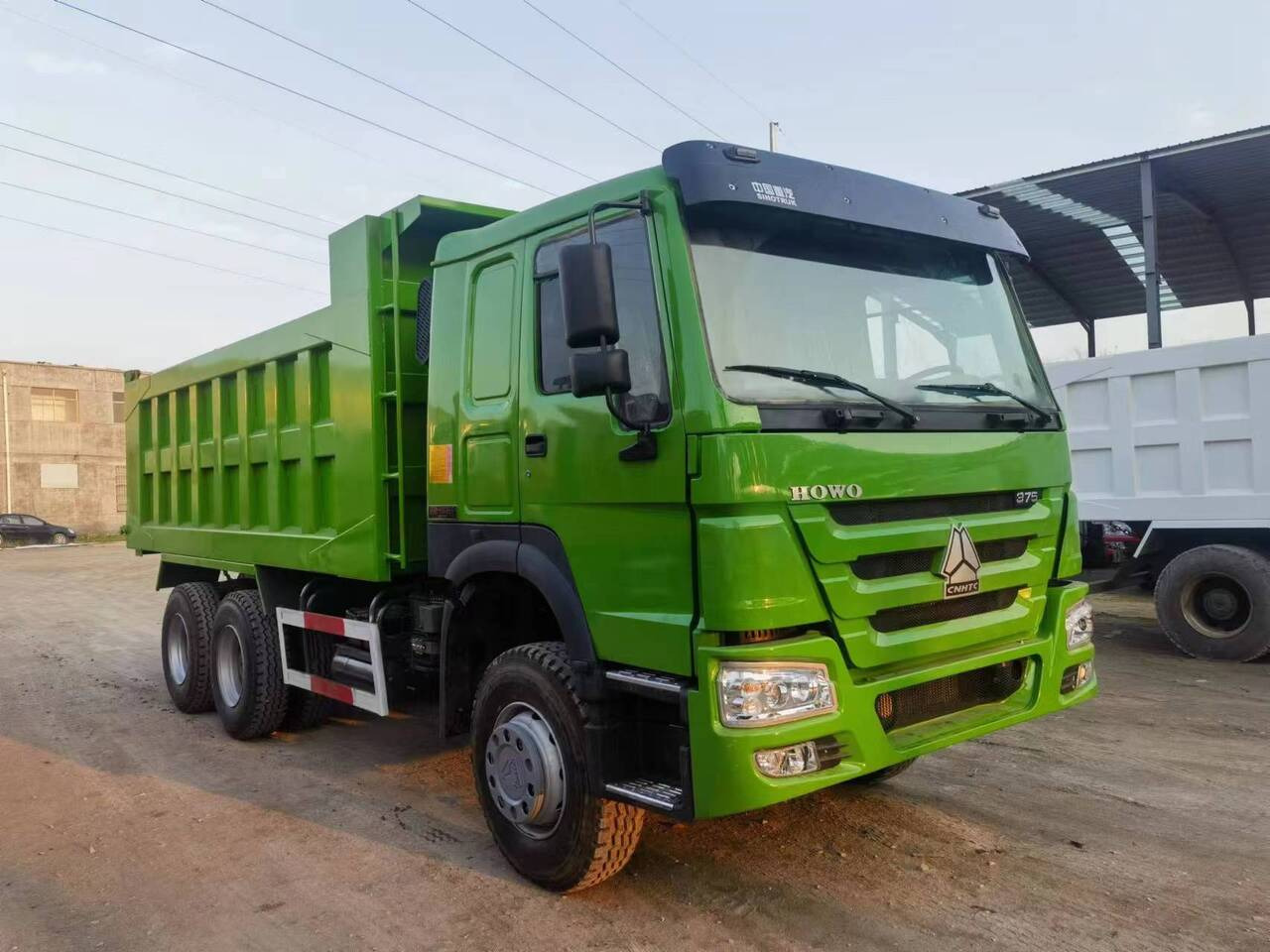 SINOTRUK HOWO 375 - Truk jungkit: gambar 1 SINOTRUK HOWO 375 - Truk jungkit: gambar 1