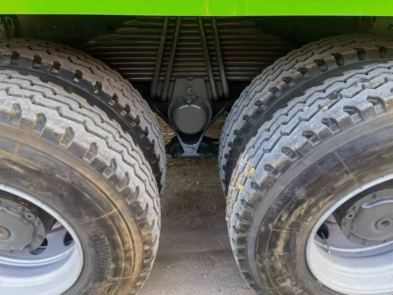 SINOTRUK HOWO 375hp 6X4 - Truk jungkit: gambar 4 SINOTRUK HOWO 375hp 6X4 - Truk jungkit: gambar 4