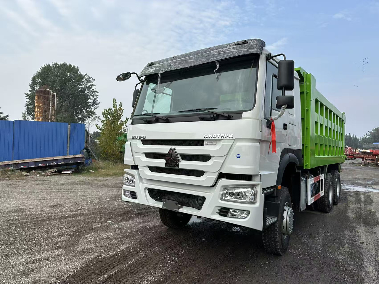 SINOTRUK HOWO 400HP 6X4 Tipper Truck - Truk jungkit: gambar 2 SINOTRUK HOWO 400HP 6X4 Tipper Truck - Truk jungkit: gambar 2
