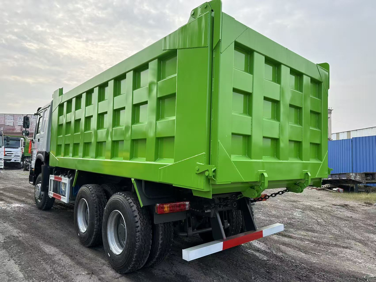 SINOTRUK HOWO 400HP 6X4 Tipper Truck - Truk jungkit: gambar 5 SINOTRUK HOWO 400HP 6X4 Tipper Truck - Truk jungkit: gambar 5