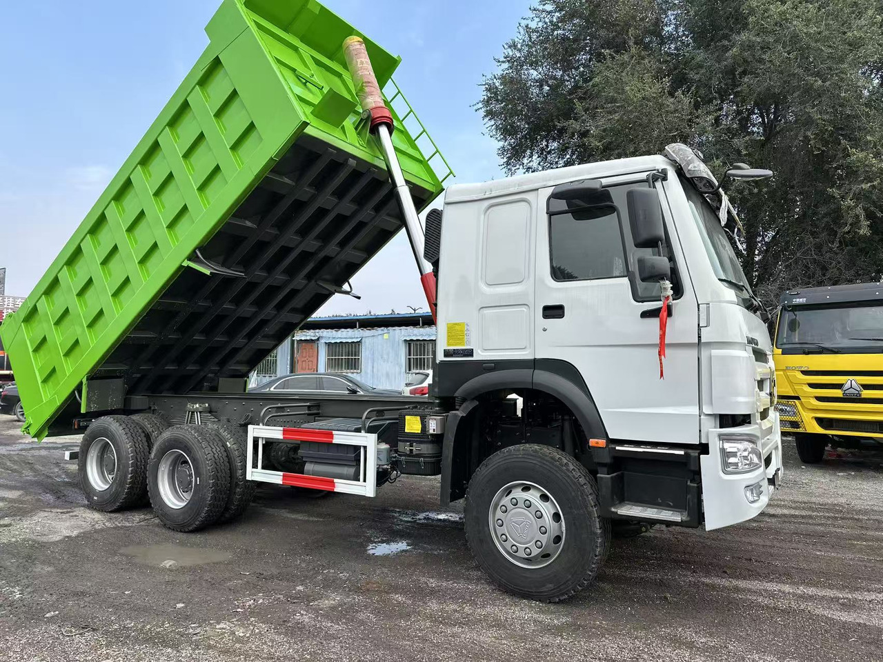 SINOTRUK HOWO 400HP 6X4 Tipper Truck - Truk jungkit: gambar 1 SINOTRUK HOWO 400HP 6X4 Tipper Truck - Truk jungkit: gambar 1