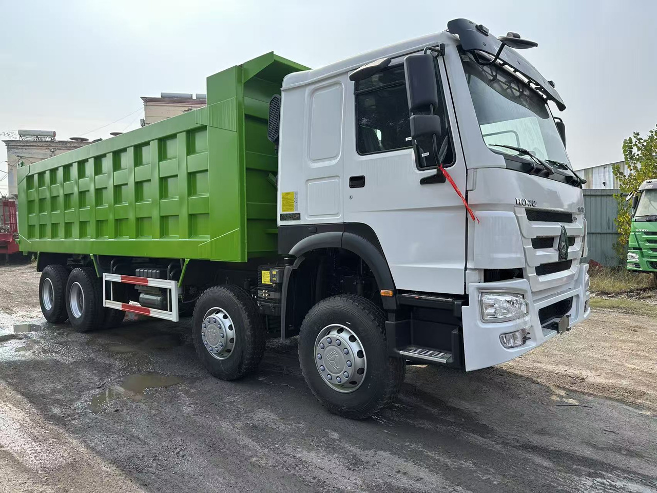 SINOTRUK HOWO 420HP 8X4 Tipper Truck - Truk jungkit: gambar 4 SINOTRUK HOWO 420HP 8X4 Tipper Truck - Truk jungkit: gambar 4