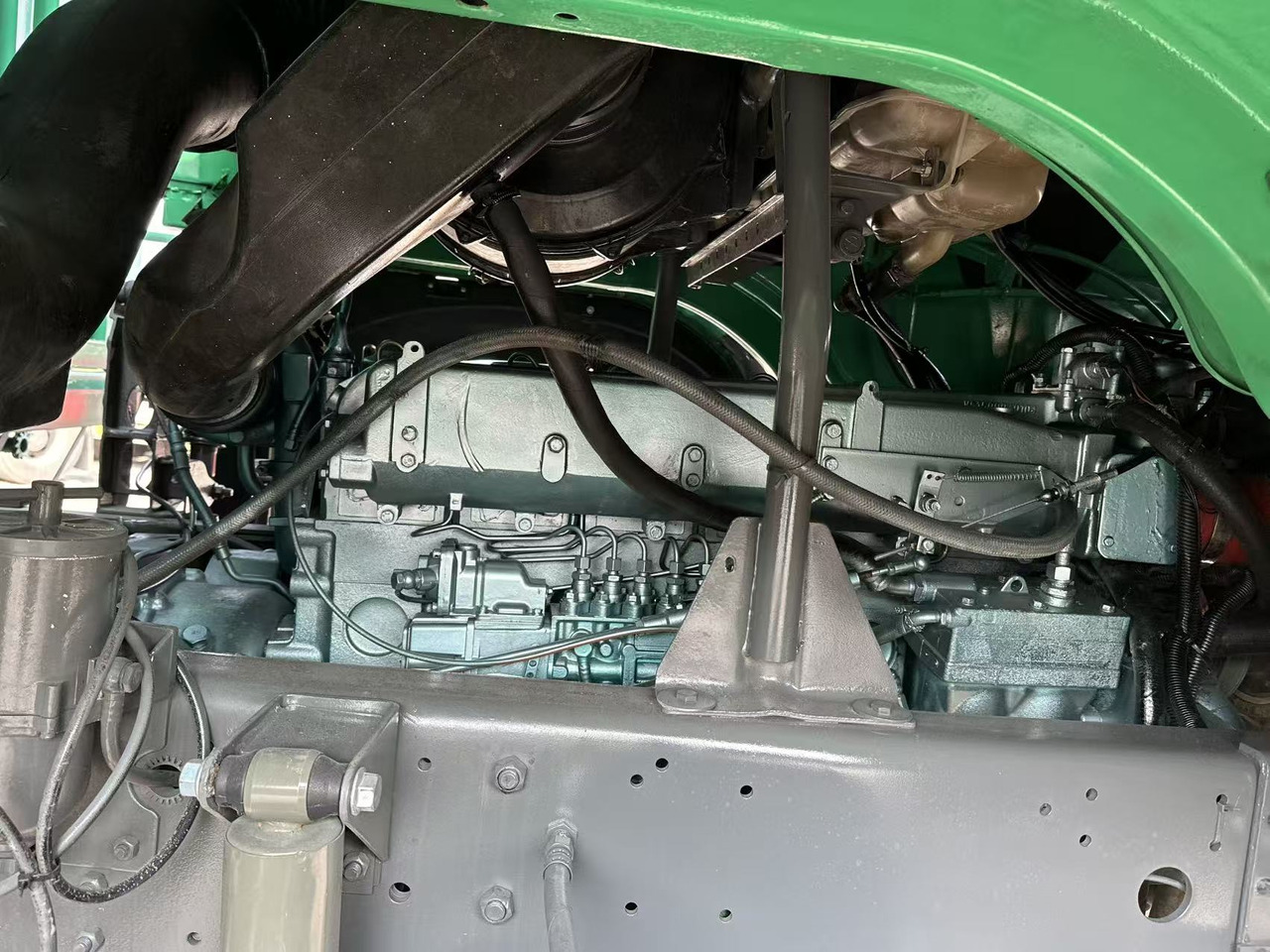 Truk flatbed untuk pengangkutan bahan curah SINOTRUK HOWO 420hp 8x4 fence truck: gambar 9