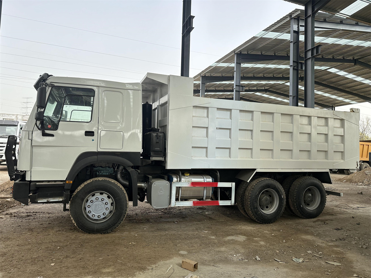 SINOTRUK HOWO Dump truck 371 6x4 - Truk jungkit: gambar 2 SINOTRUK HOWO Dump truck 371 6x4 - Truk jungkit: gambar 2